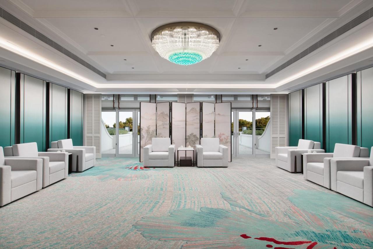 Xiamen International Seaside Hotel -Hotel Corridor Leads To The Stone Exhibition Hall Ngoại thất bức ảnh