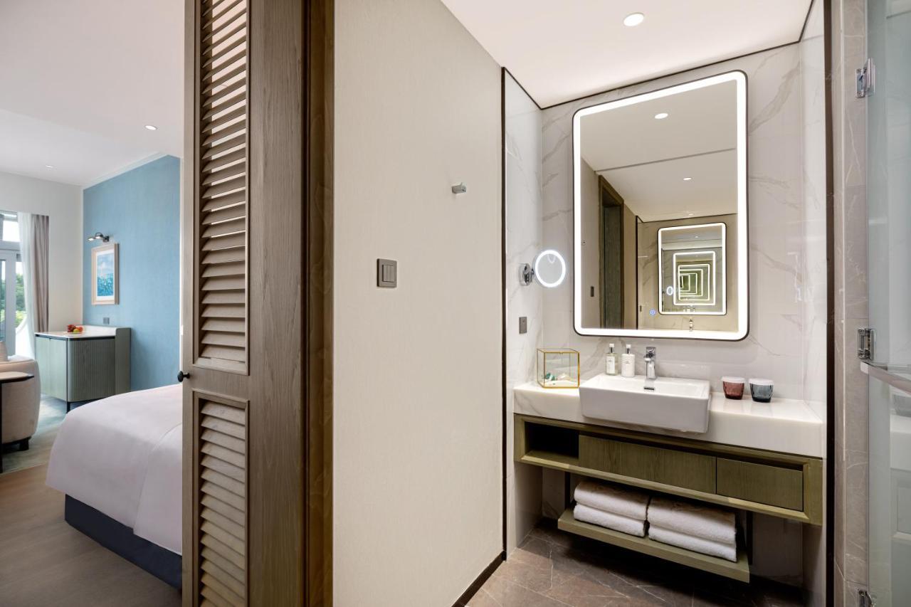 Xiamen International Seaside Hotel -Hotel Corridor Leads To The Stone Exhibition Hall Ngoại thất bức ảnh