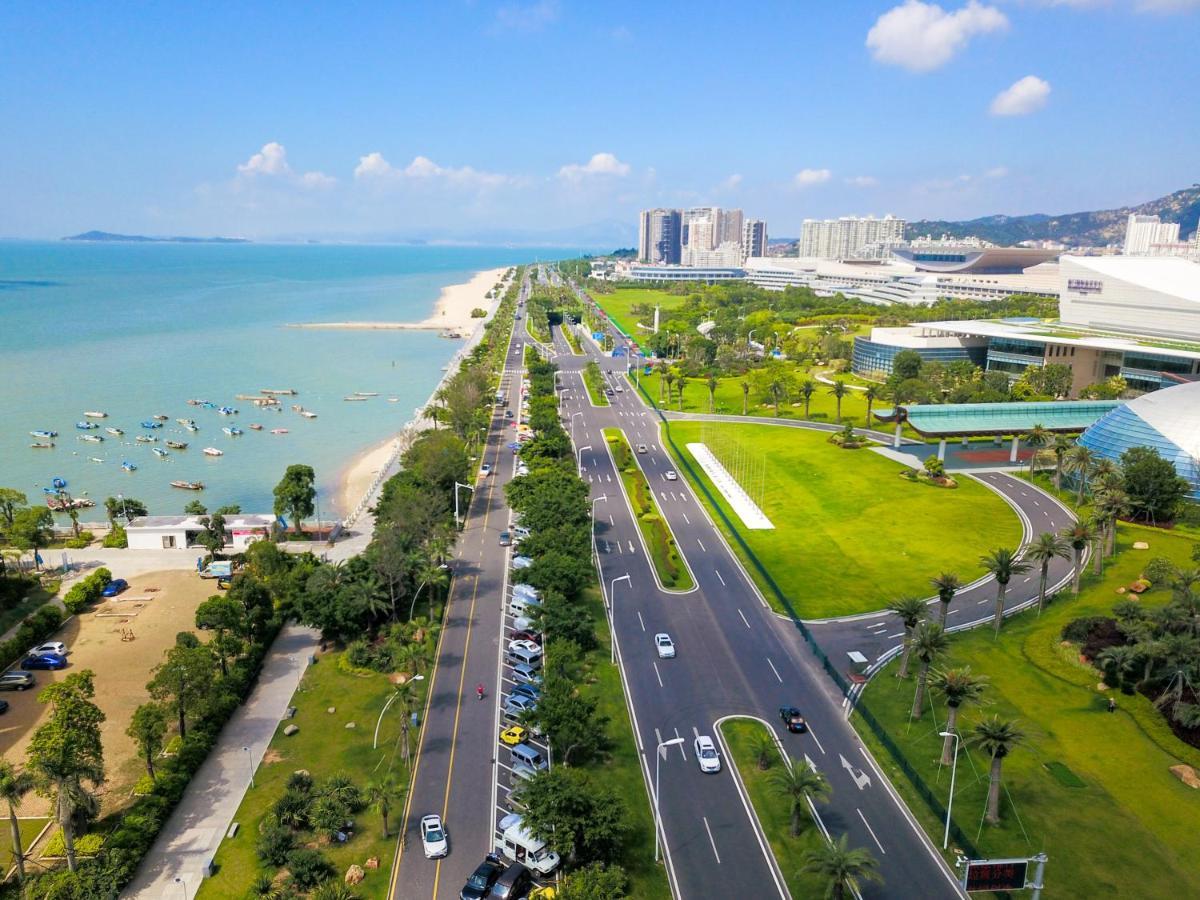 Xiamen International Seaside Hotel -Hotel Corridor Leads To The Stone Exhibition Hall Ngoại thất bức ảnh