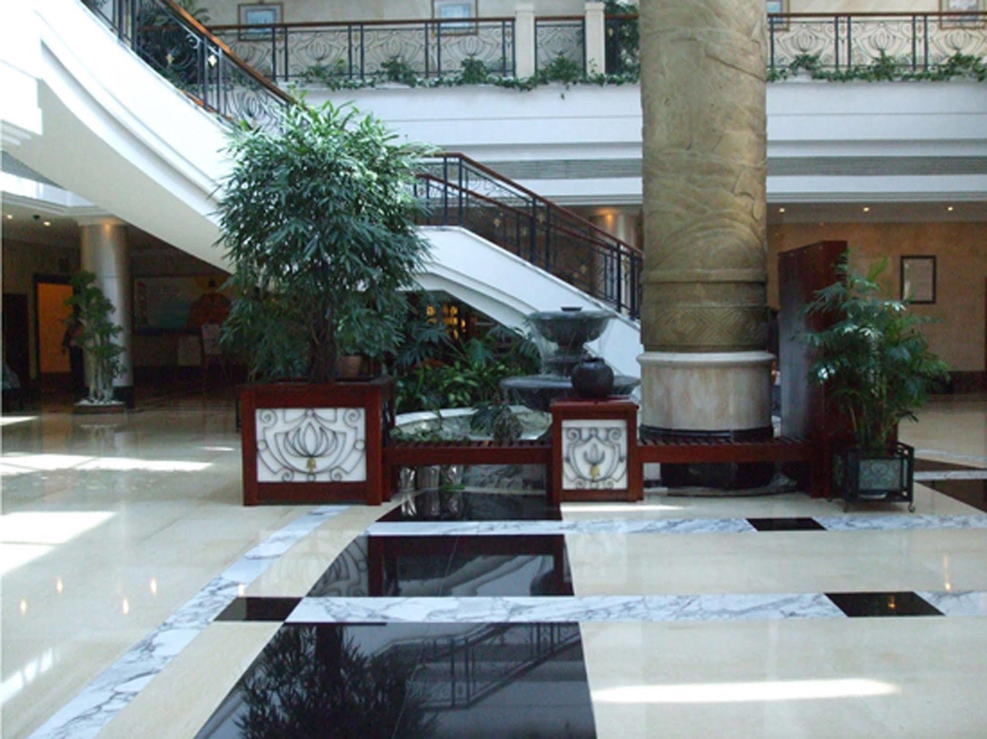 Xiamen International Seaside Hotel -Hotel Corridor Leads To The Stone Exhibition Hall Ngoại thất bức ảnh