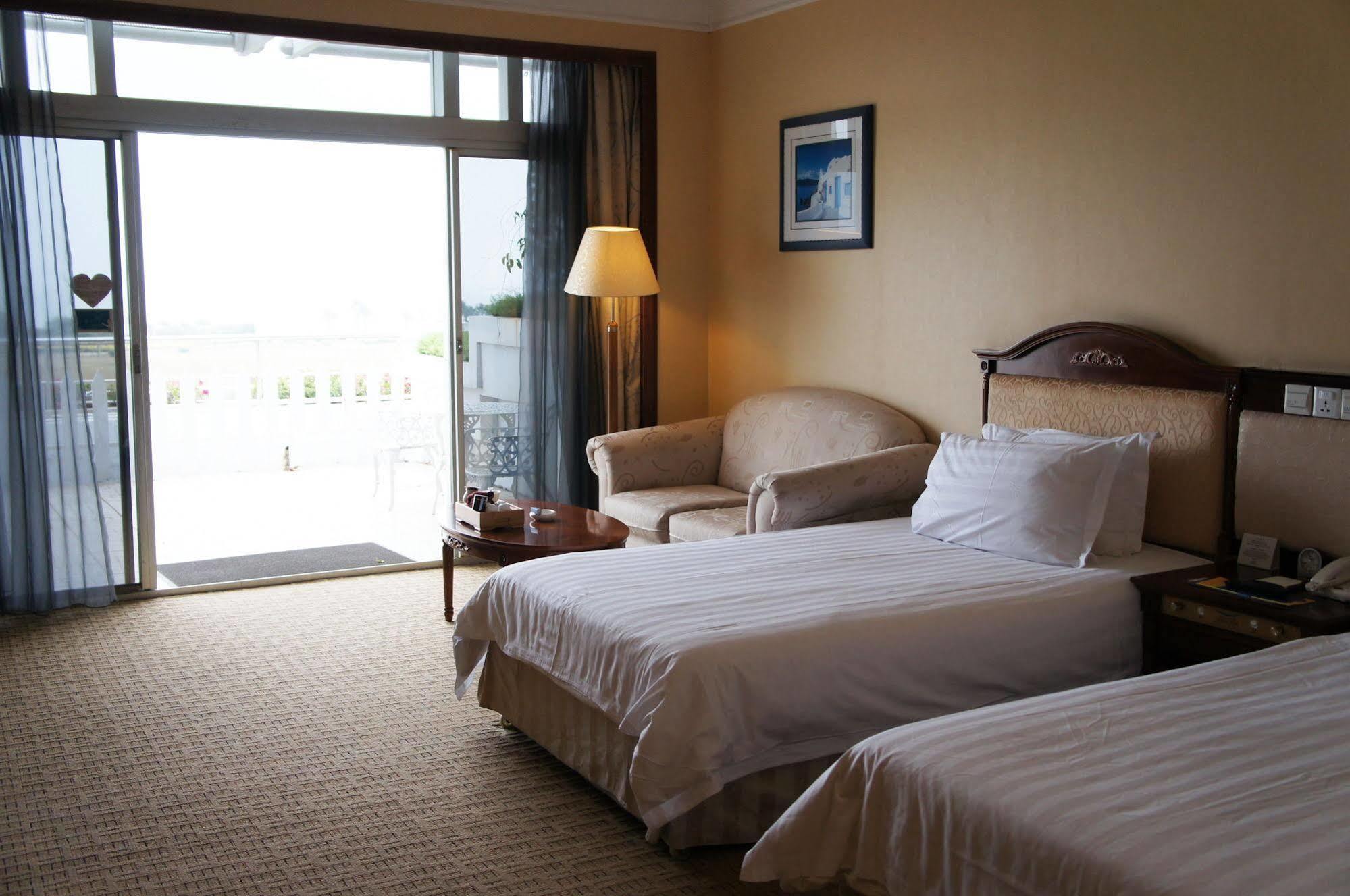 Xiamen International Seaside Hotel -Hotel Corridor Leads To The Stone Exhibition Hall Ngoại thất bức ảnh